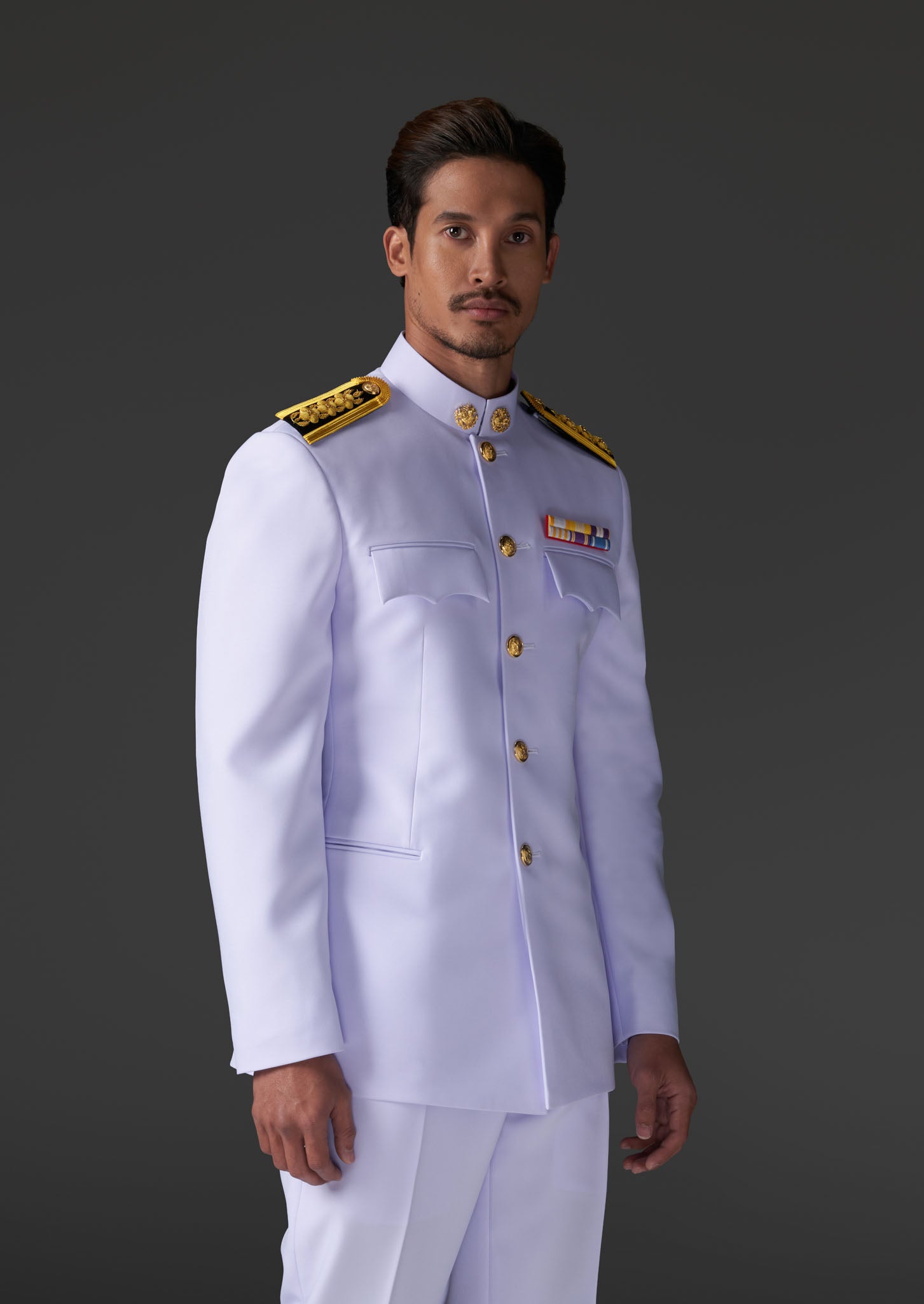 เสื้อคอตั้งปกติขาวชาย